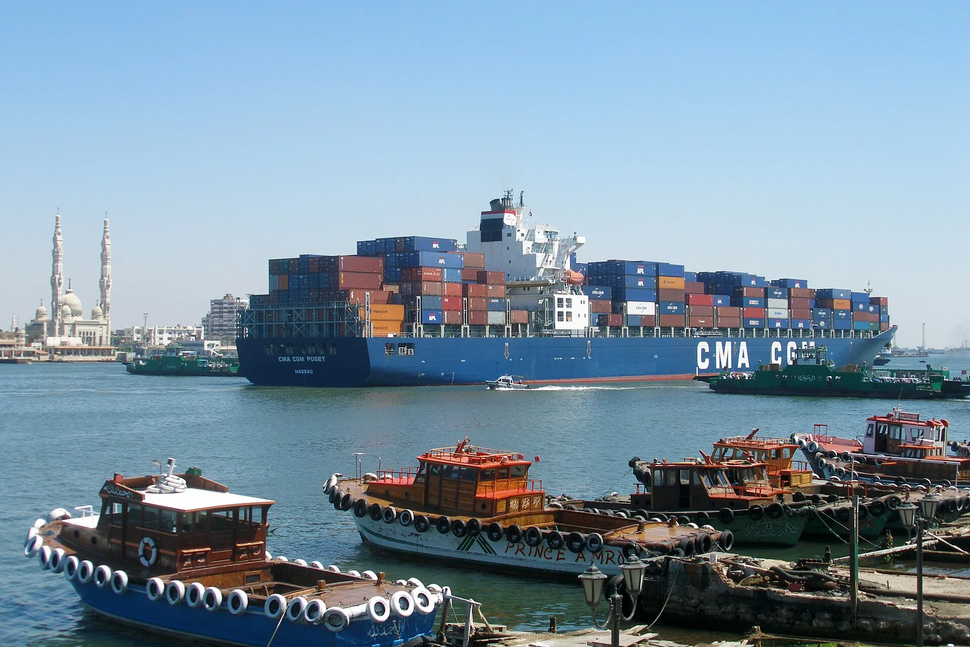 CMA CGM Puget կոնտեյներատարը Սուեզի ջրանցքով նավարկելիս